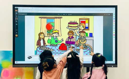 리틀콜린스137의 현대전자칠판 활용 수업 현장. (사진=현대아이티 제공)