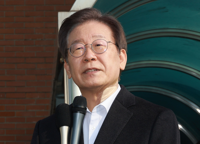 이재명 더불어민주당 대표가 지난 10일 서울 종로구 서울대학교 병원에서 퇴원하며 발언하고 있다. (사진=연합뉴스)
