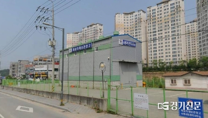 롯데캐슬아파트 앞 제설창고(철거 전)(사진=안성시 제공)