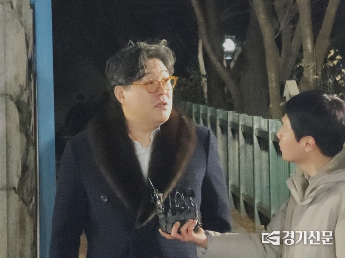  23일 대북송금 혐의를 받는 김성태 전 쌍방울그룹 회장이 보석으로 석방돼 수원구치소에서 나오는 모습. (사진=박진석 기자)