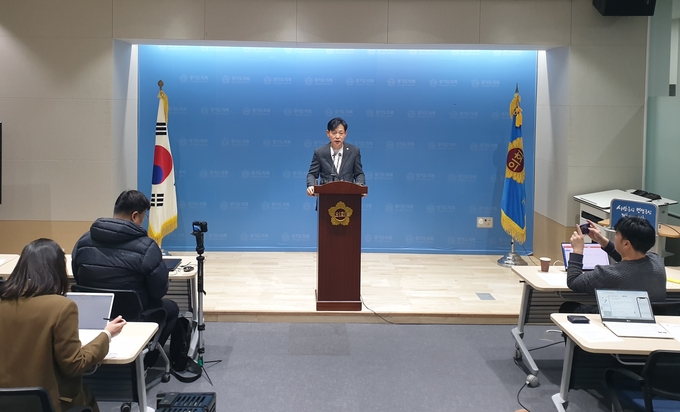 24일 오후 경기도의회 브리핑룸에서 열린 기자회견에서 박세원(무소속·화성3) 경기도의회 의원이 민주당 탈당 선언을 하고 있다. (사진=나규항 기자) 