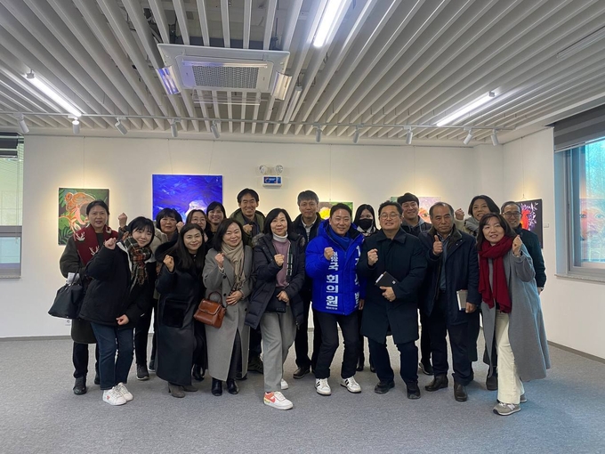 진석범 더불어민주당 예비후보(화성을)는 지난 23일 화성시민대학에서 개최된 화성시지역아동센터 연합회 시설장 간담회에 참석 현장의 목소리를 들었다고 밝혔다. (사진=진석범 예비후보측 제공)