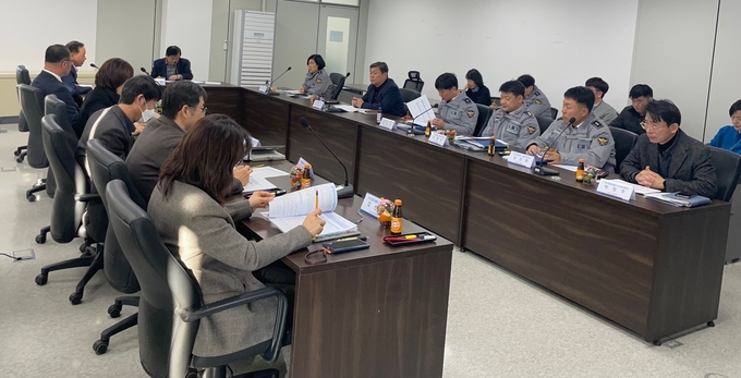 지난 24일 인천자치경찰위원회와 인천경찰청이 2024년 주요 업무 공유 간담회를 열었다. ( 사진 = 인천시 제공 )