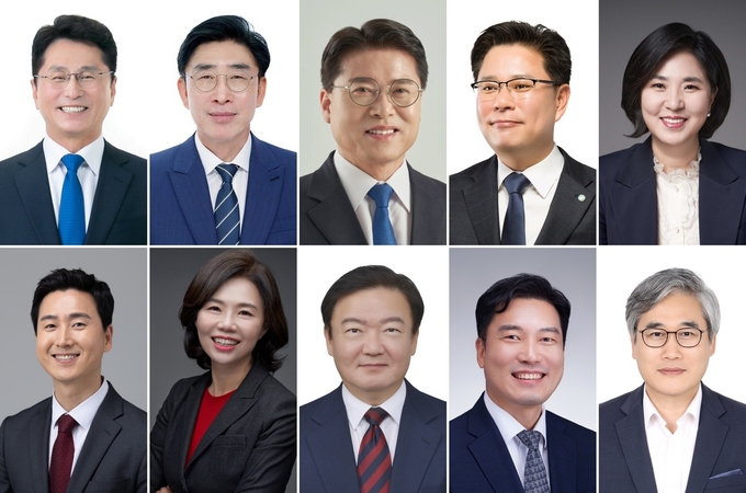 첫줄 왼쪽 순으로 조택상 예비후보, 조광휘 예비후보, 홍인성 예비후보, 김정식 예비후보, 남영희 예비후보, 김기흥 예비후보, 민현주 예비후보, 민경욱 예비후보, 백대용 예비후보, 김진용 예비후보.