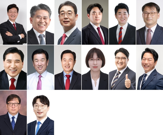 첫줄 왼쪽 순으로 손범규 예비후보, 장석현 예비후보, 전성식 예비후보, 정승환 예비후보, 고주룡 예비후보, 신재경 예비후보, 김세현 예비후보, 이원복 예비후보, 김지호 예비후보, 허숙정 예비후보, 강남규 예비후보, 김종인 예비후보, 서원선 예비후보, 모경종 예비후보.