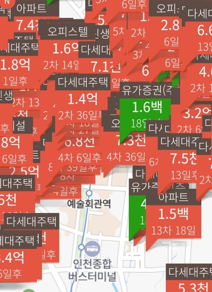 '경매알리미' 앱 지도에 나타난 경매물건이 빨간색으로 첩첩 쌓여 있다. ( 사진 = 경매알리미 갈무리 )