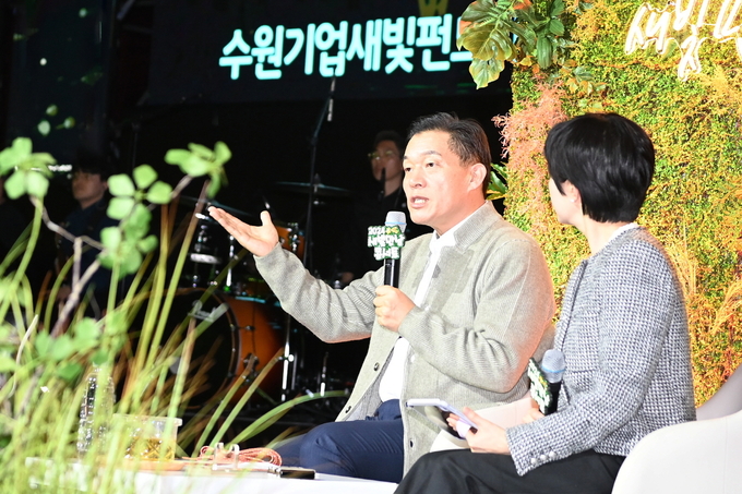 이재준 수원시장이 새빛만남 콘서트에 참석해 발언하고 있다. (사진=수원시 제공)