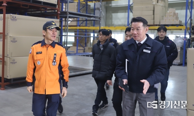 안성소방서에서 삼성로지스 물류센터(미양면 소재)를 현장 행정지도를 실시하고 있다. (사진=안성소방서 제공)