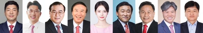 (왼쪽부터) 이용 국힘 국회의원, 이창근 국힘 하남시당원협의회 운영위원장, 송병선 전 대통령직속 지역발전위 기획단장, 유성근 전 국회의원, 김영은 전 KINE 쇼핑몰 대표, 윤완채 전 경기도의원, 구경서 국민대 정치대학원 특임교수, 현영석 국힘 하남시 당원협의회 경제발전위원장 김도식 전 서울특별시 부시장. (사진=경기신문DB)