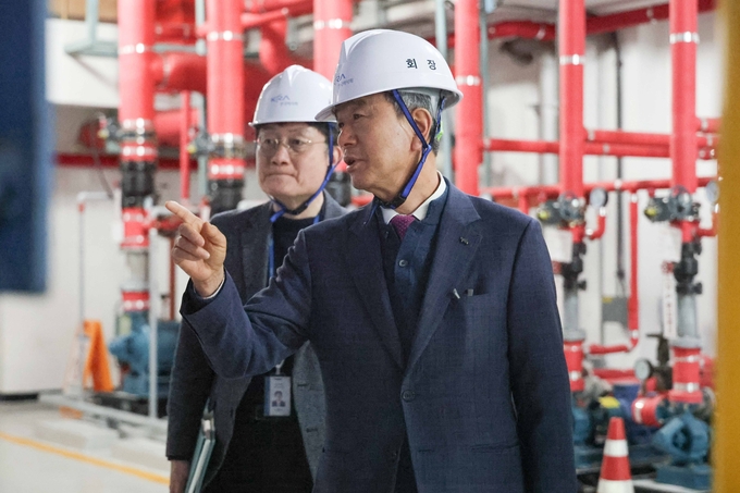 정기환 한국마사회 회장이 서울경마공원의 안전을 강화하기 위해 특별 점검 활동에 나섰다. (사진=한국마사회 제공)