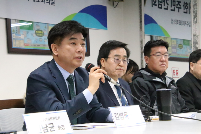 김병욱 국회의원이 분당 재건축을 위한 주민간담회에서 발언을 하고 있다. (사진=김병욱 의원 측 제공)