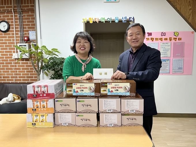 가평읍은설을 맞아 사회복지시설을 위문했다. (사진=가평읍 행정복지센터 제공)