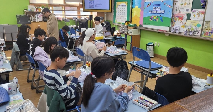 지난해에 진행된 청소년국제매너캠프. (사진=용인시 제공)<br>
