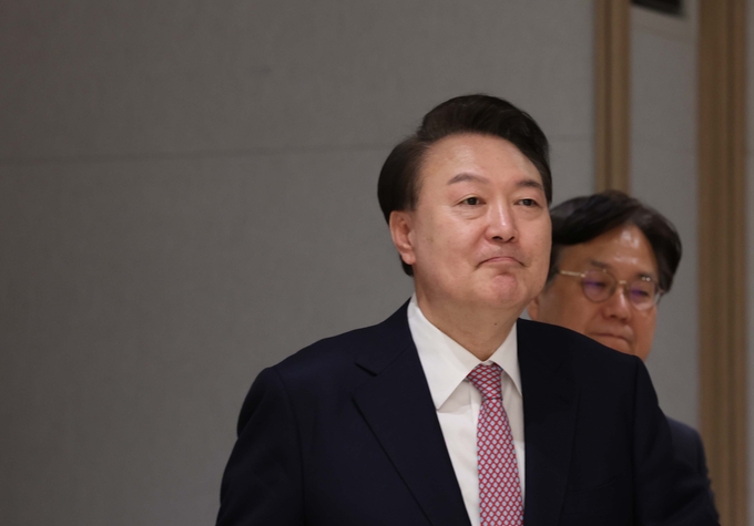  윤석열 대통령이 14일 서울 용산 대통령실 청사에서 열린 저출산고령사회위원회 주형환 부위원장·최슬기 상임위원 위촉장 및 박상욱 과학기술수석비서관 임명장 수여식에 입장하고 있다. (사진=연합뉴스)