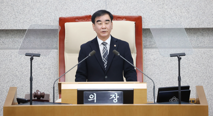16일 경기도의회에서 열린 제373회 임시회 제1차 본회의에서 염종현 도의회 의장이 발언을 하고 있다. (사진=경기도의회 제공)