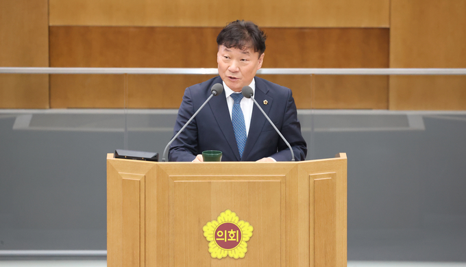 16일 경기도의회에서 열린 제373회 임시회 제1차 본회의에서 남종섭 도의회 더불어민주당 대표의원이 발언을 하고 있다. (사진=경기도의회 제공)