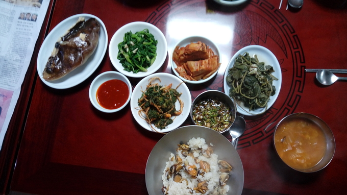 백아도 홍합비빔밥. ( 사진 = 김용구 박사 제공 )