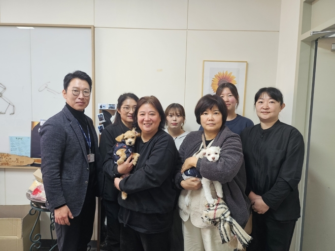 '반려견스타일리스트 과정' 이수자의 장애인가정 반려견 미용봉사 실시. (사진=오산대학교 제공)