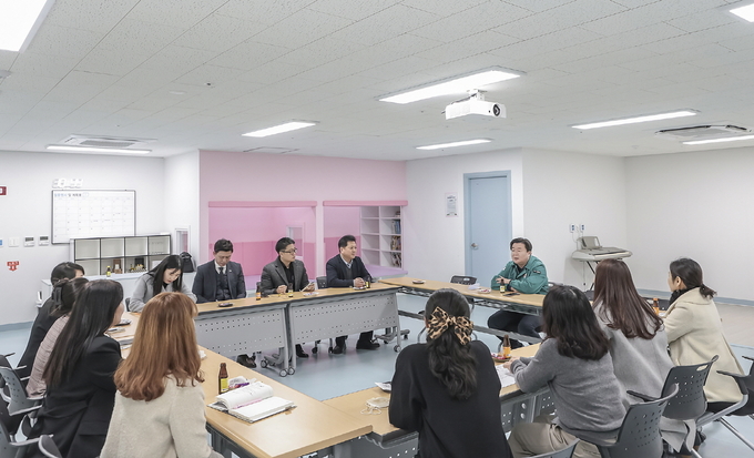임병택 시흥시장, 아동돌봄 기관 격려 방문. (사진=시흥시 제공)