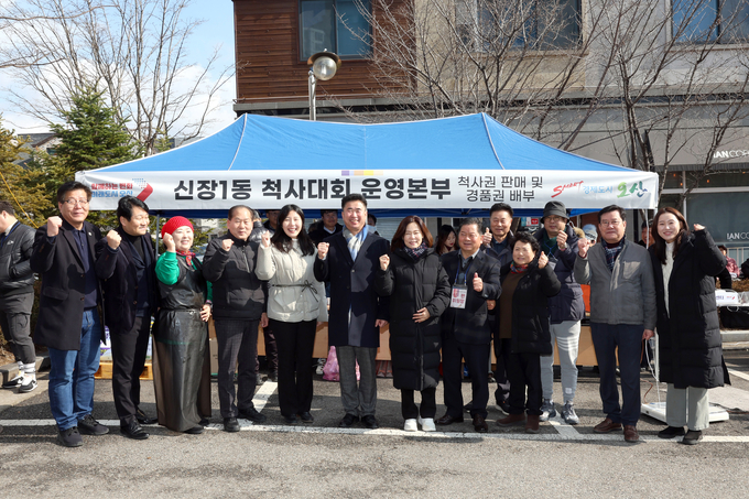 오산시의회 의원들이 오산시 신장1동 척사대회에 참석했다. (사진=오산시의회 제공)