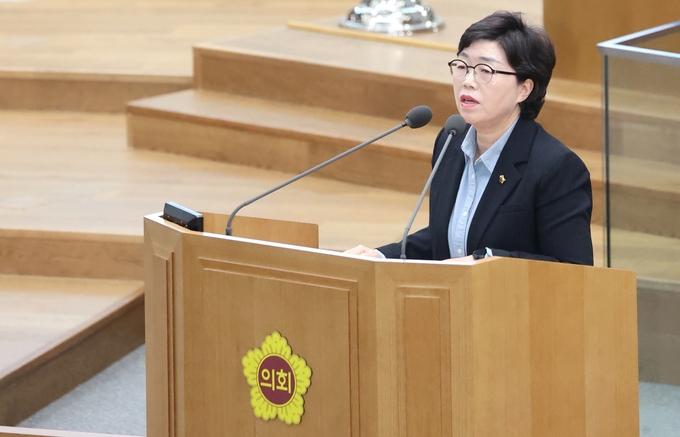 20일 경기도의회 제373회 임시회 제3차 본회의에서 박옥분(민주·수원2) 경기도의회 의원이 도정 질문을 하고 있다. (사진=경기도의회 제공)