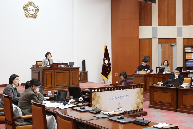 지난 21일 진행된 군포시의회 제272회 임시회 행정복지위원회 안건 심의 현장. (사진=군포시의회 제공)