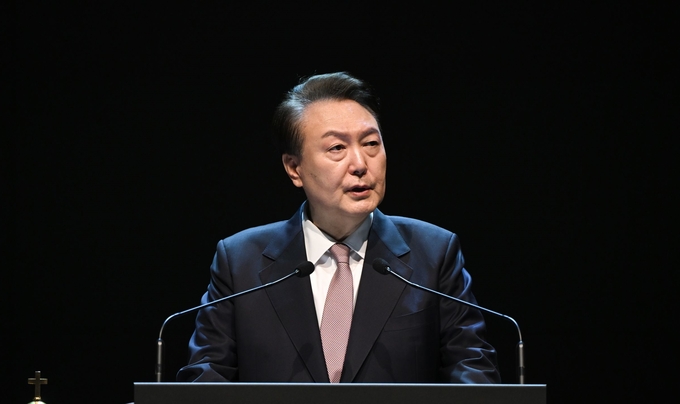 25일 수원시 영통구 원천침례교회에서 열린 ‘3·1운동 105주년 기념예배’에서 윤석열 대통령이 인사말을 하고 있다. (사진=대통령실 제공)