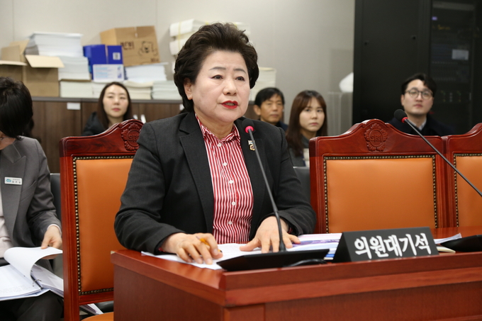 26일 경기도의회에서 남경순(국힘·수원1) 도의회 부의장이 ‘경기도 양자산업 육성 및 지원 조례안’ 제안설명을 하고 있다. (사진=경기도의회 제공)