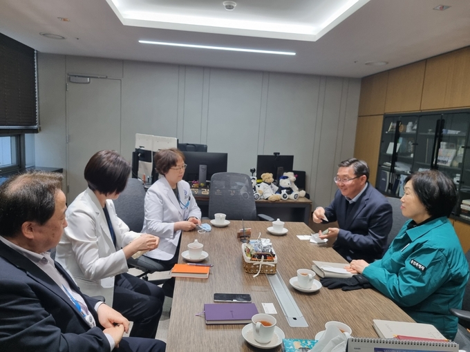 용인특례시 관계자가 의료공백 현황을 확인하고 대책을 논의했다. (사진=용인시 제공)