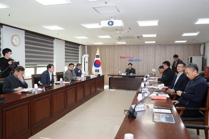 군포시는 지난 27일 군포시 스마트도시 통합운영센터 구축 타당성용역 및 기본계획 최종보고회를 개최했다. (사진=군포시 제공)