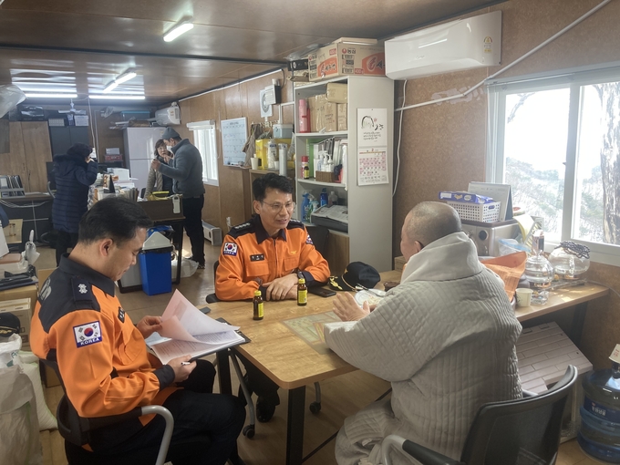 안양소방서가 만안구 소방안전컨설팅 모습. (사진=안양소방서 제공)