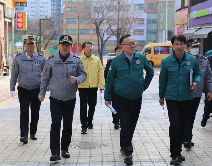 어린이 이용시설 합동 현장 점검 모습. (사진=안양동안경찰서 제공)