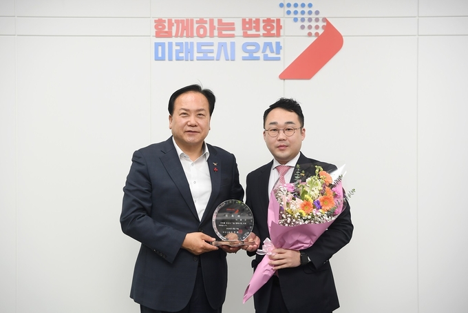 오산청년회의소 이웅규 회장 1일 명예시장 위촉. (사진=오산시 제공)
