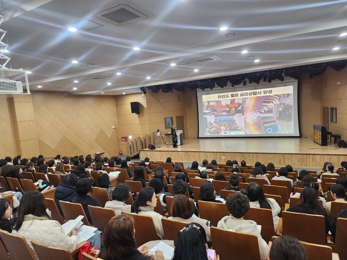 화성오산교육지원청, 2024년도 학교급식 영양교사 및 영양사 역량 강화 연수 실시 장면. (사진=화성오산교육지원청 제공)