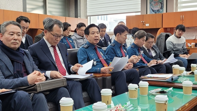 김희중 인천경찰청장이 28일 열린 기자간담회에서 질문에 답하고 있다. ( 사진 = 이연수 기자 )