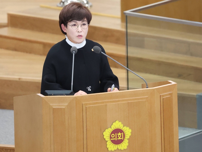 지난 19일 경기도의회 본회의에서 김선희(국힘·용인7) 경기도의원이 도정질문을 하고 있다. (사진=경기도의회 제공)