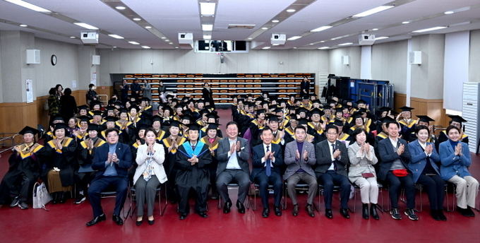 대한노인회 파주시지회 부설 노인대학원이 제6기 노인대학원 졸업식을 개최했다. (사진=대한노인회 파주시지회 제공)