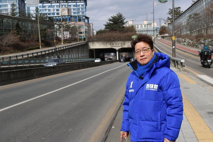 염태영 더불어민주당 수원무 국회의원후보가 3일 수원 망포 인근 도로 현장 점검에 나섰다. (사진=염 후보 측 제공)