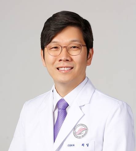 최일 교수 