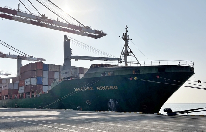 PH5 서비스에 투입되어 인천 신항 HJIT에 입항할 머스크 닝보(MAERSK NINGBO)호. ( 사진 = IPA 제공 )