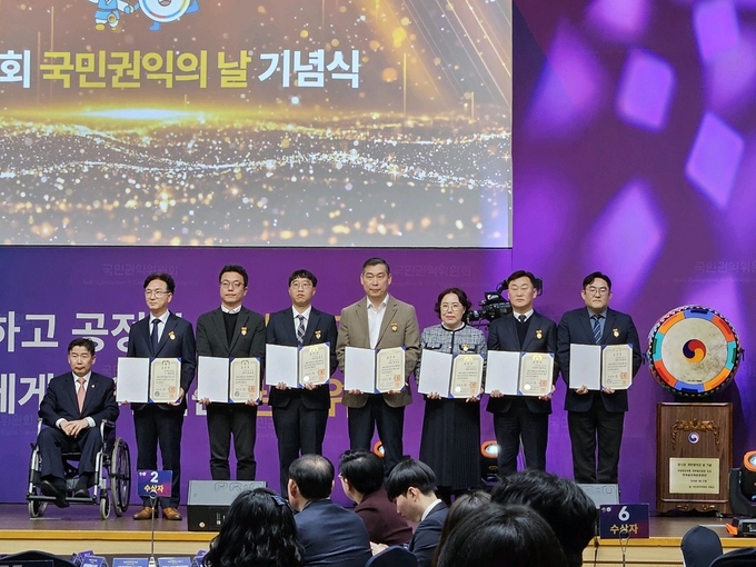 하남시가 최초로 민원∙옴부즈만 최고영예 ‘대통령상’ 2년 연속 수상하고 있다. (사진=하남시 제공)