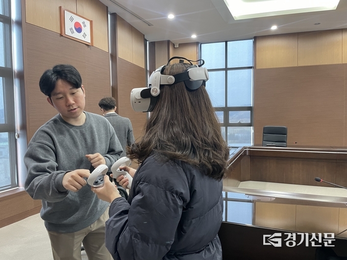 장애학생 맞춤형 안전 대피 VR 콘텐츠 시연회 모습. (사진=한경국립대학교 제공)