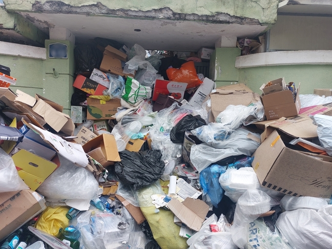 저장강박증 환자 주택. (사진=연합뉴스 제공)