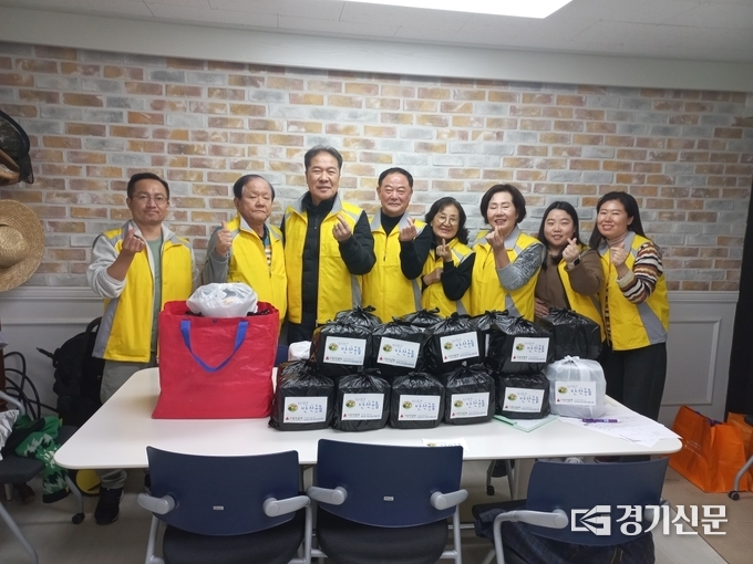 대덕면 지역사회보장협의체 반찬나눔 행사 모습. (사진=안성시 제공)