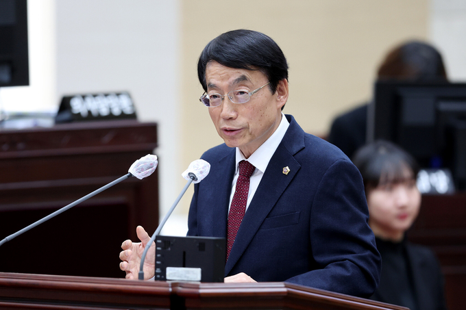 허식(무소속·동구) 인천시의원이 6일 열린 제293회 임시회 제3차 본회의에서 시정질의하고 있다. ( 사진 = 인천시의회 제공 ) 