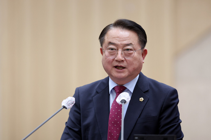 이인교 시의원이 제293회_인천시의회_임시회_제4차_본회의에서 시정질문하고 있다. ( 사진 = 인천시의회 제공 )