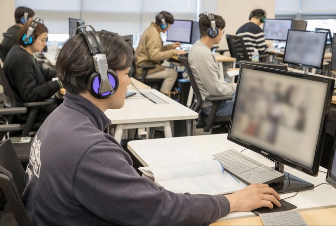 2023년 하반기 공채 온라인 삼성직무적성검사(GSAT)를 앞두고 있는 응시자. (사진=삼성전자 제공)