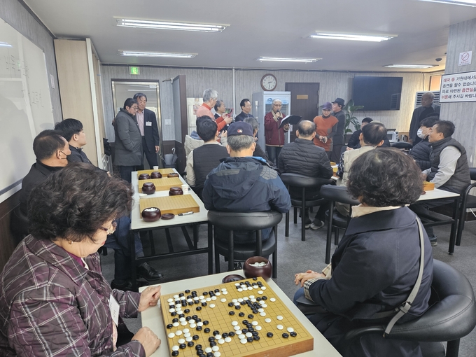 구리시 왕숙기원에서 열린 경기도민체전 참가 선수단 '구리·남양주 바둑 친선교류전'(사진=신소형 기자) 