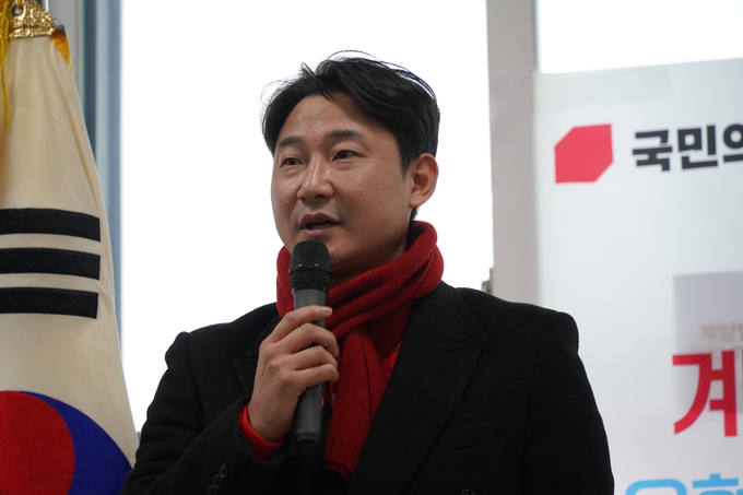 지난달 22일 인천 계양구 계산동 원희룡 국민의힘 인천 계양구을 예비후보 선거사무소에서 열린 ‘윤형선·원희룡, 계양 원팀 출발 기자회견’에서 이천수 후원회장이 발언하고 있다. ( 사진 = 김주헌 기자 )