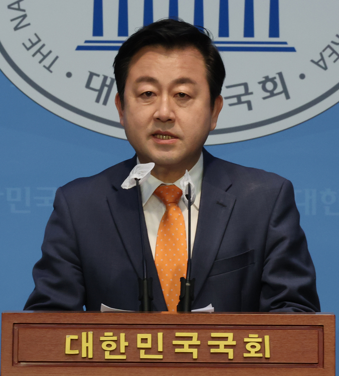 김용남 개혁신당 정책위의장이 5일 국회에서 당 정책을 발표하고 있다. (사진=연합뉴스)